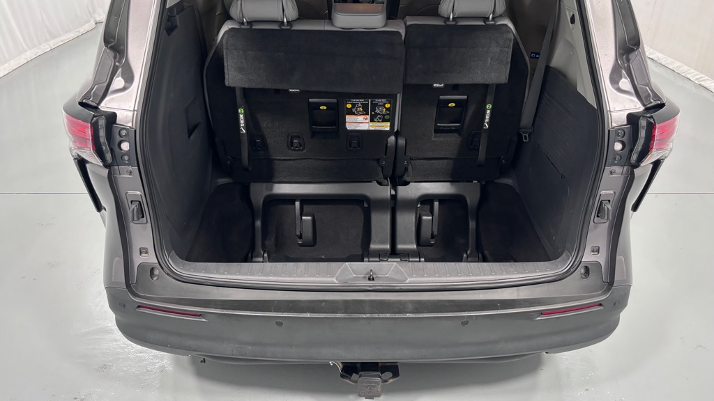 Photo 27 of this TOYOTA SIENNA XLE 7PAS