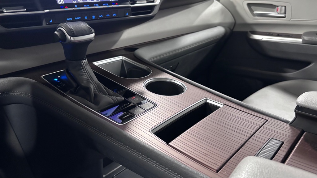 Photo 16 of this TOYOTA SIENNA XLE 7PAS