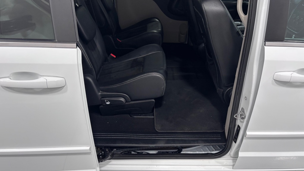 Photo 24 of this DODGE GRAND CARAVAN