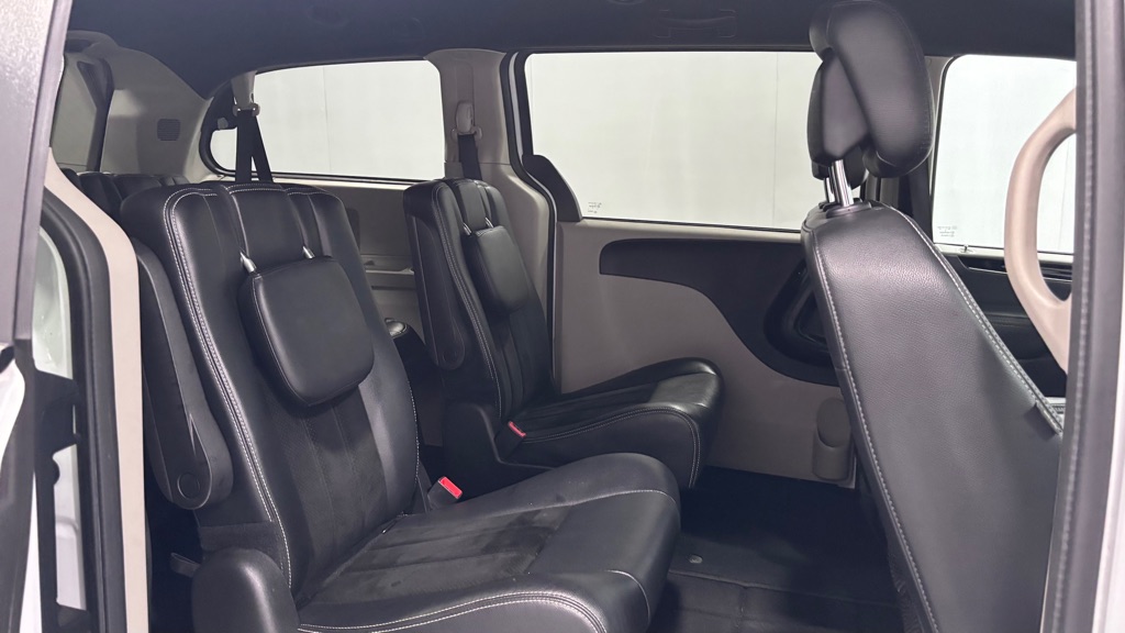 Photo 25 of this DODGE GRAND CARAVAN