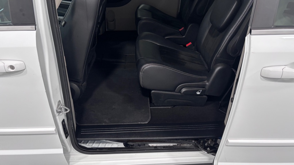 Photo 22 of this DODGE GRAND CARAVAN