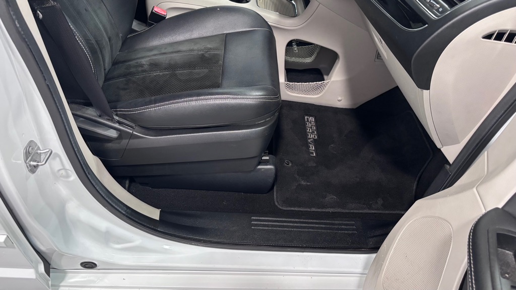 Photo 19 of this DODGE GRAND CARAVAN