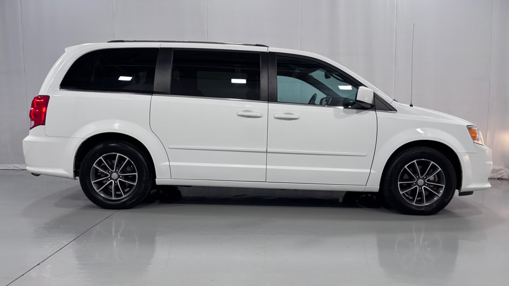 Photo 4 of this DODGE GRAND CARAVAN