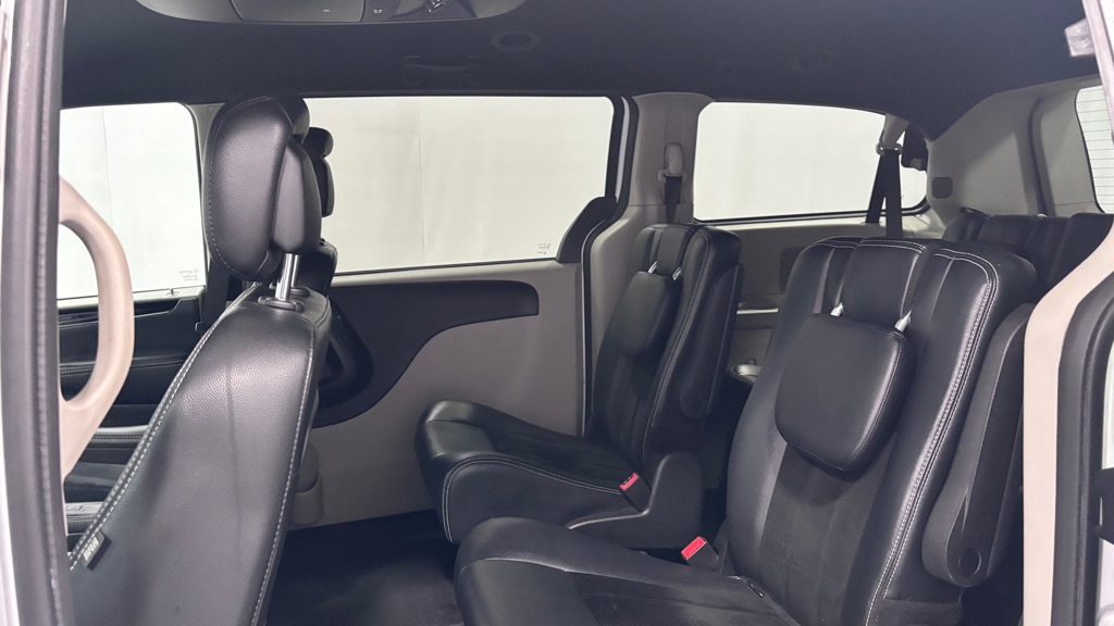 Photo 23 of this DODGE GRAND CARAVAN