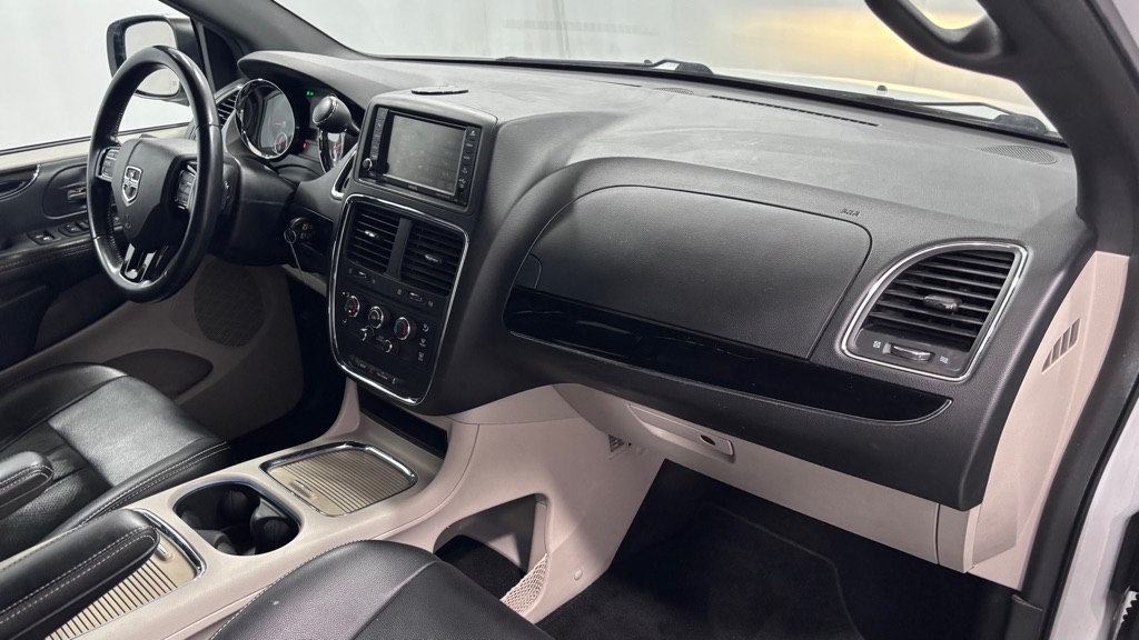 Photo 18 of this DODGE GRAND CARAVAN