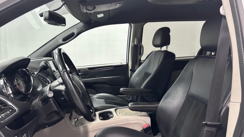 Photo 12 of this DODGE GRAND CARAVAN