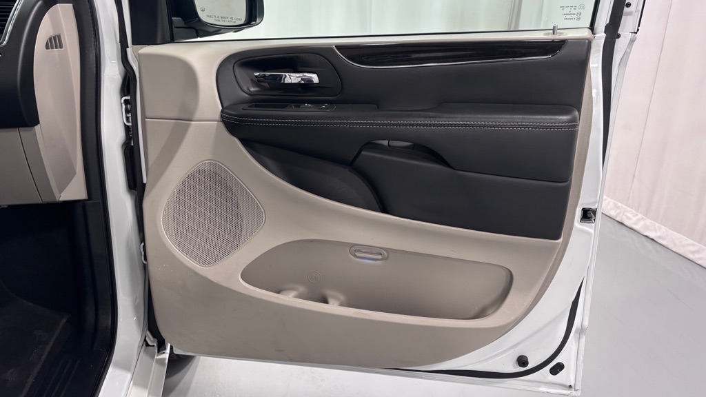 Photo 21 of this DODGE GRAND CARAVAN