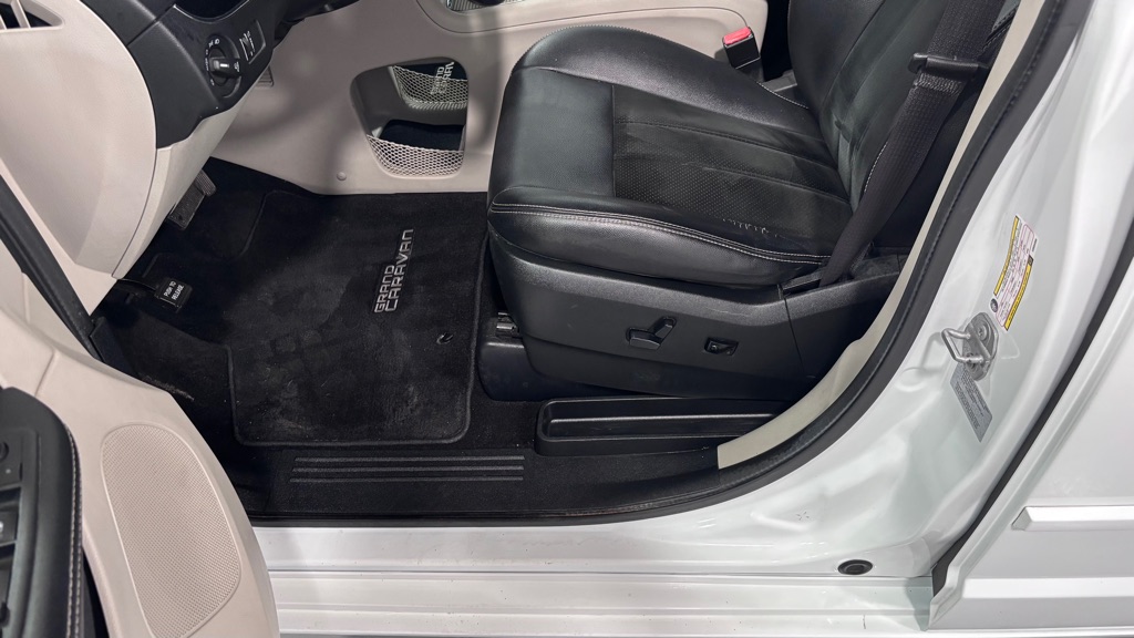 Photo 11 of this DODGE GRAND CARAVAN