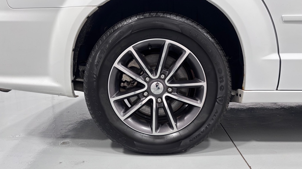Photo 32 of this DODGE GRAND CARAVAN