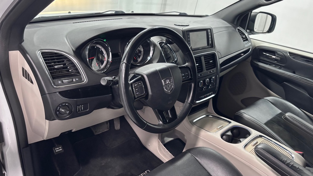 Photo 9 of this DODGE GRAND CARAVAN