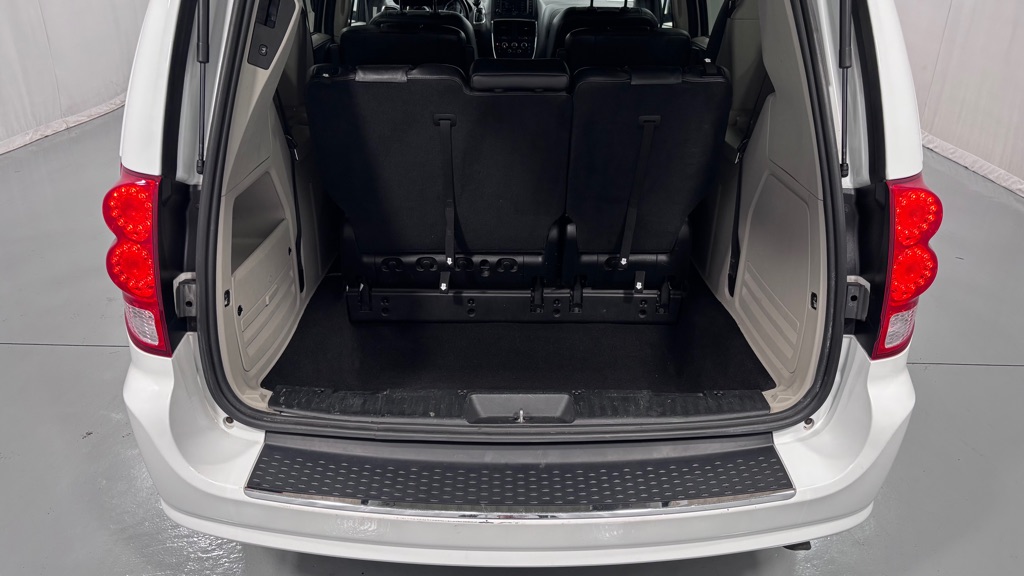 Photo 27 of this DODGE GRAND CARAVAN