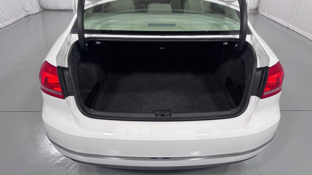 Photo 29 of this VOLKSWAGEN PASSAT TDI