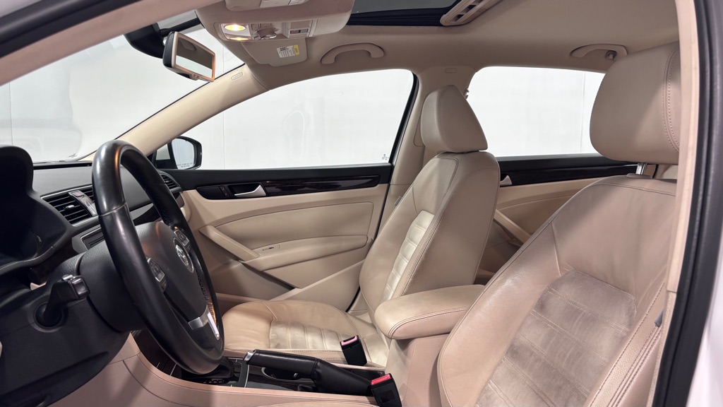 Photo 12 of this VOLKSWAGEN PASSAT TDI