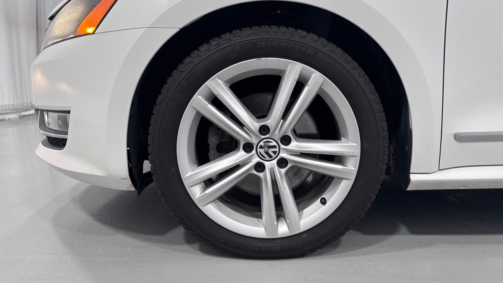 Photo 31 of this VOLKSWAGEN PASSAT TDI