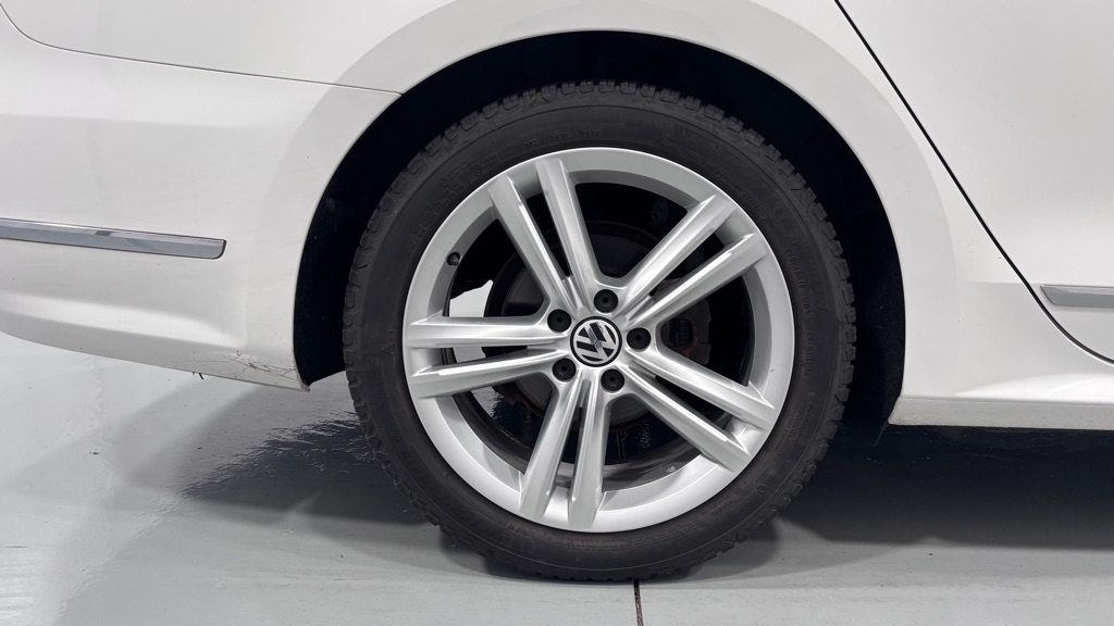 Photo 34 of this VOLKSWAGEN PASSAT TDI