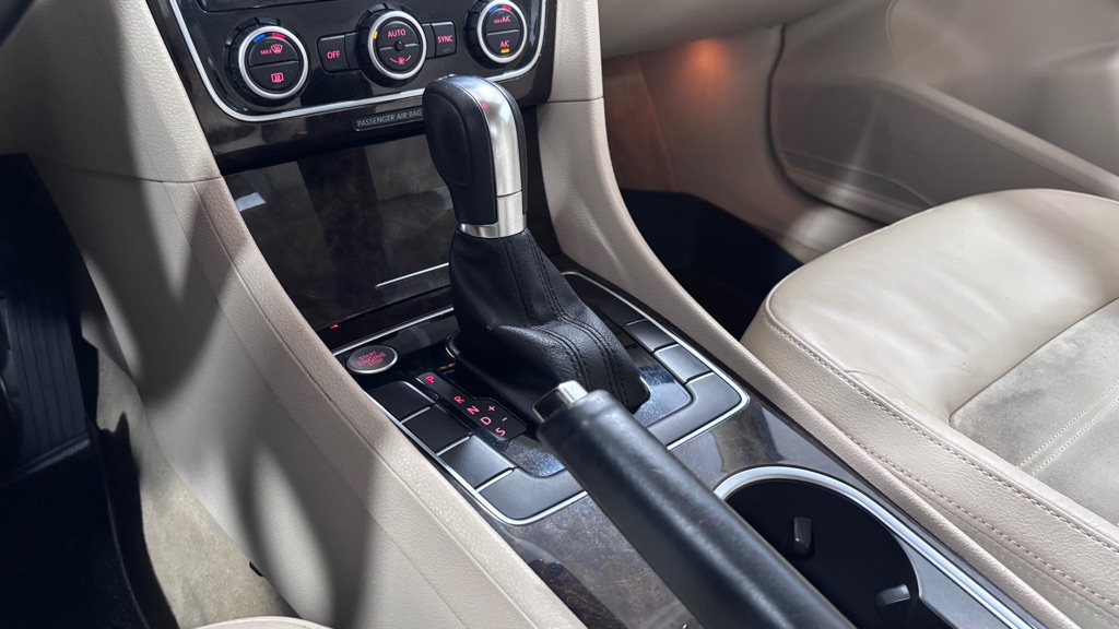 Photo 16 of this VOLKSWAGEN PASSAT TDI