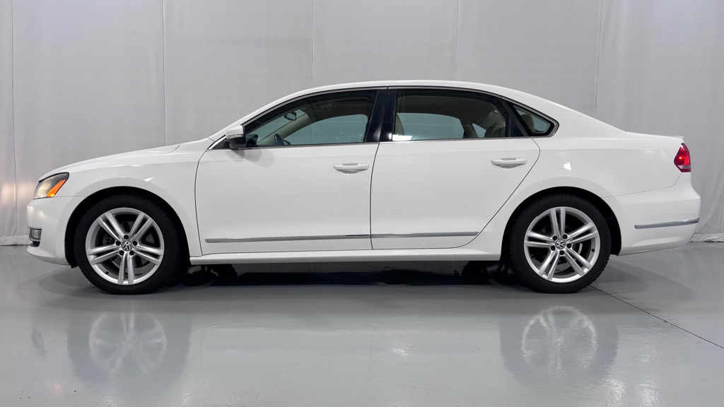 Photo 8 of this VOLKSWAGEN PASSAT TDI
