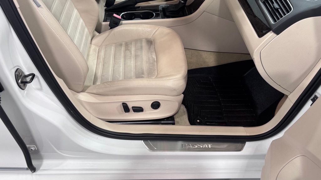 Photo 19 of this VOLKSWAGEN PASSAT TDI