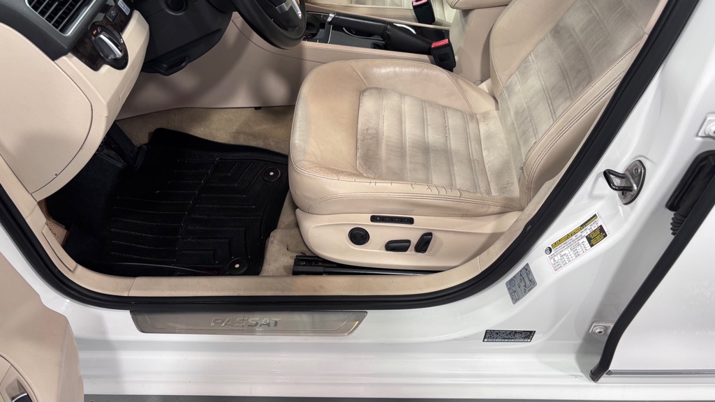 Photo 11 of this VOLKSWAGEN PASSAT TDI