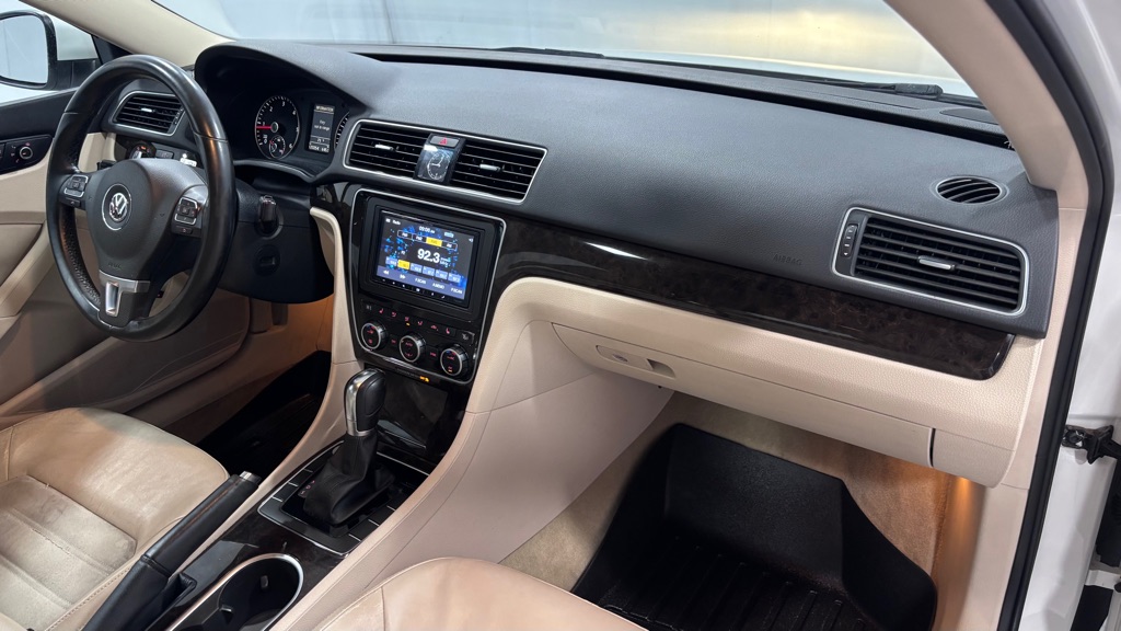 Photo 18 of this VOLKSWAGEN PASSAT TDI