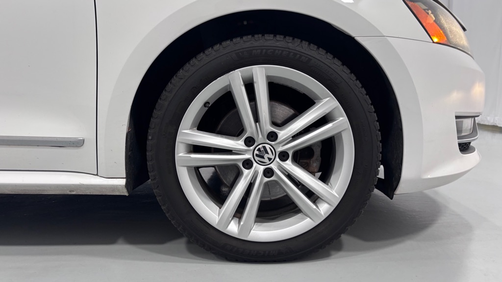 Photo 33 of this VOLKSWAGEN PASSAT TDI