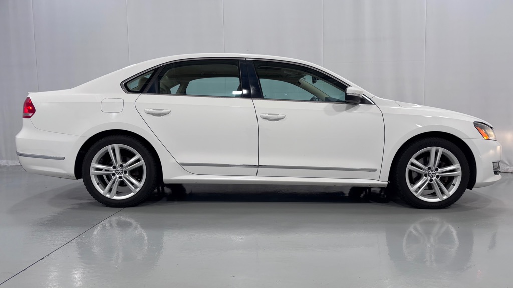 Photo 4 of this VOLKSWAGEN PASSAT TDI