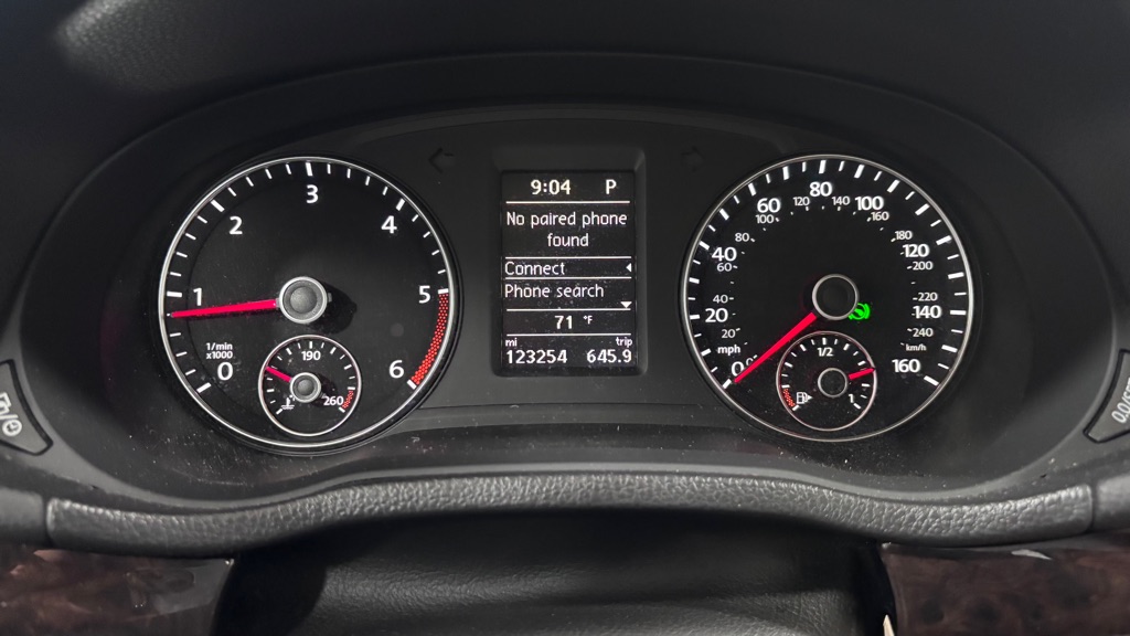 Photo 14 of this VOLKSWAGEN PASSAT TDI