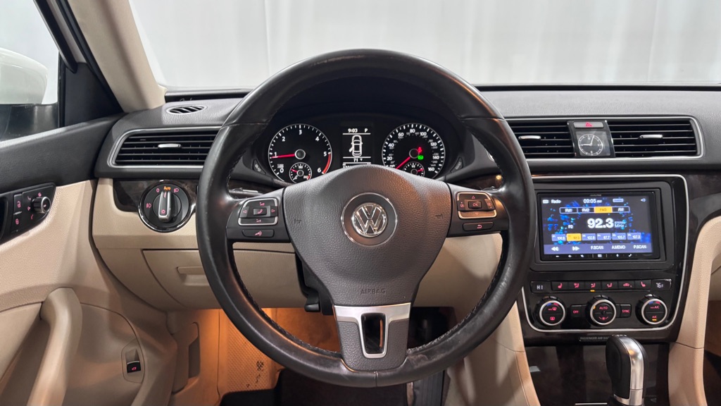 Photo 13 of this VOLKSWAGEN PASSAT TDI