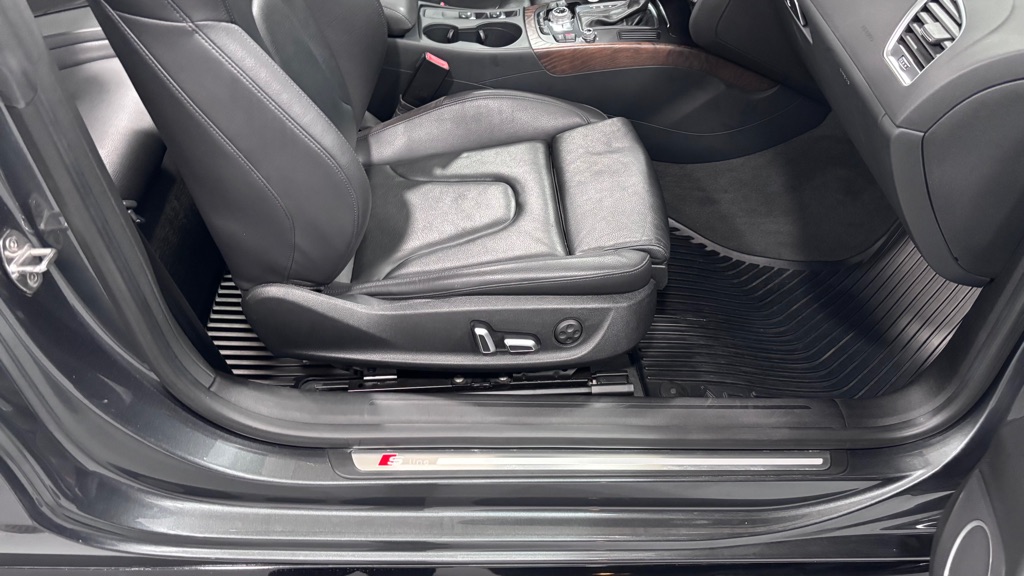 Photo 27 of this AUDI A5 2.OT SPORT