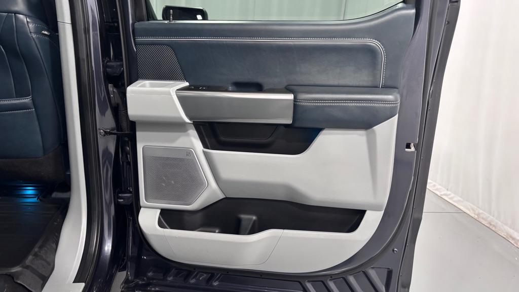 Photo 28 of this FORD F150 LIMITED