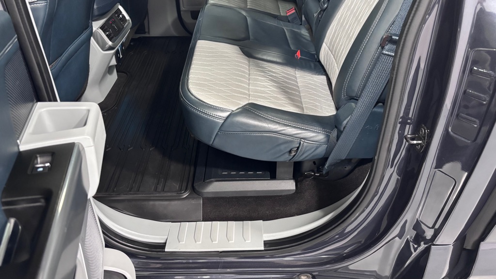 Photo 22 of this FORD F150 LIMITED