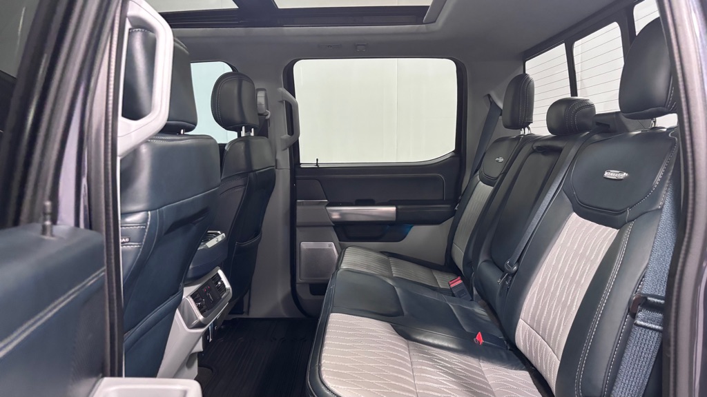 Photo 23 of this FORD F150 LIMITED