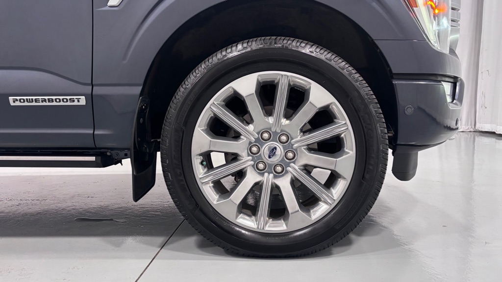 Photo 33 of this FORD F150 LIMITED