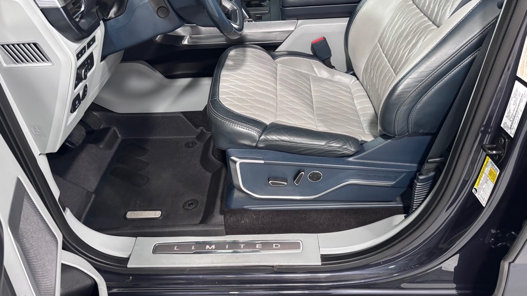 Photo 11 of this FORD F150 LIMITED