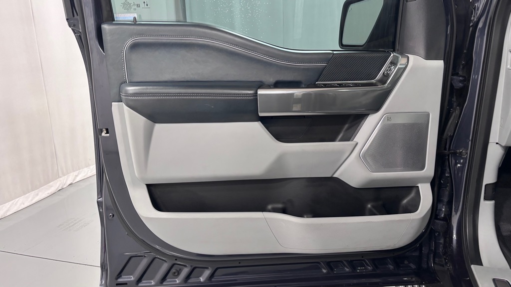 Photo 17 of this FORD F150 LIMITED