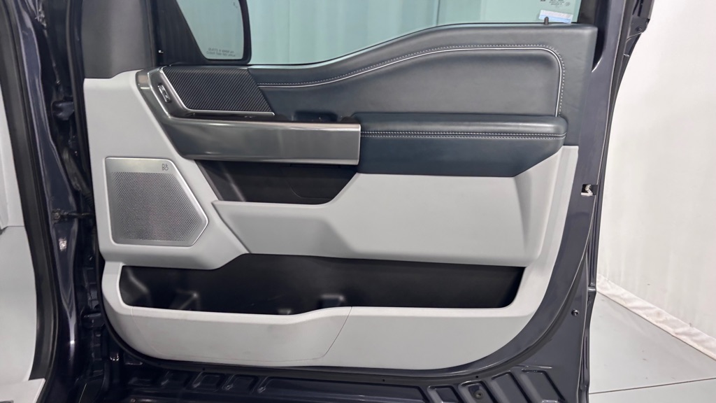 Photo 21 of this FORD F150 LIMITED