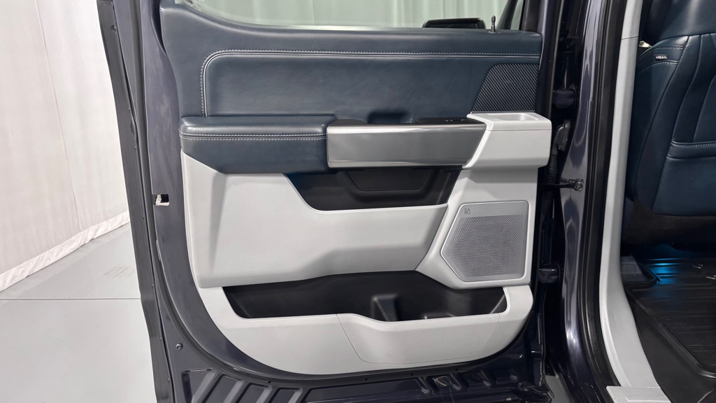 Photo 24 of this FORD F150 LIMITED