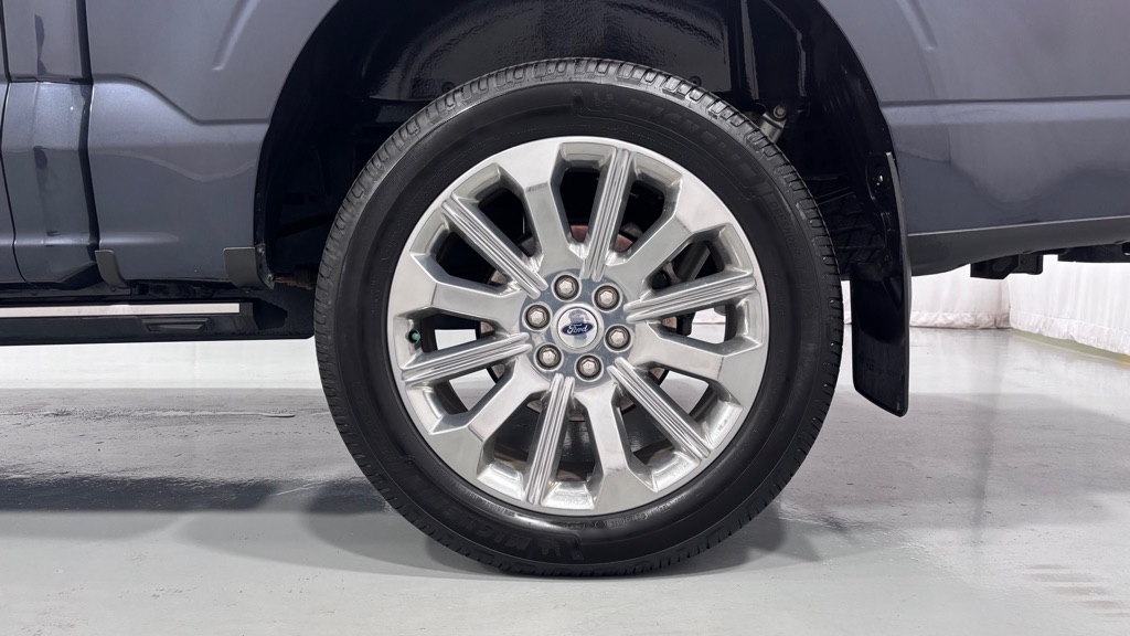 Photo 32 of this FORD F150 LIMITED