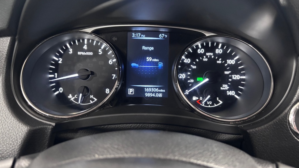 Photo 14 of this NISSAN ROGUE SV