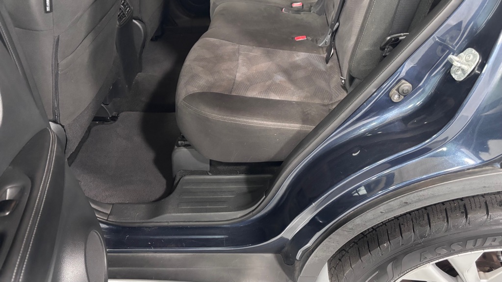 Photo 22 of this NISSAN ROGUE SV