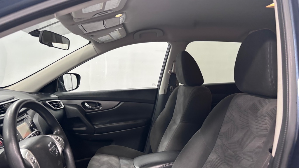 Photo 12 of this NISSAN ROGUE SV