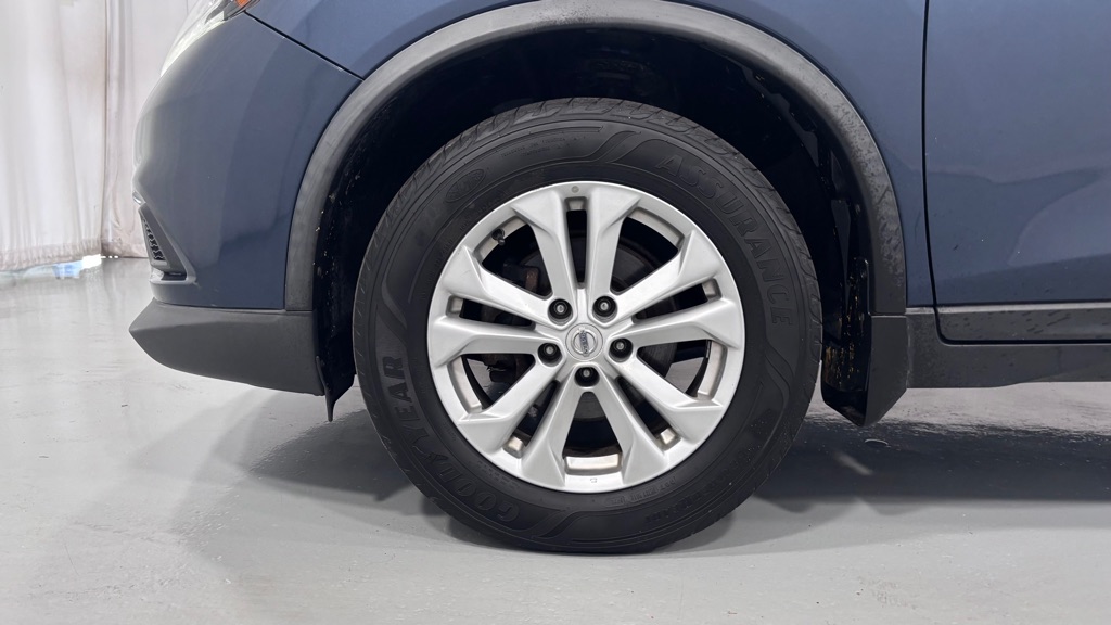 Photo 31 of this NISSAN ROGUE SV