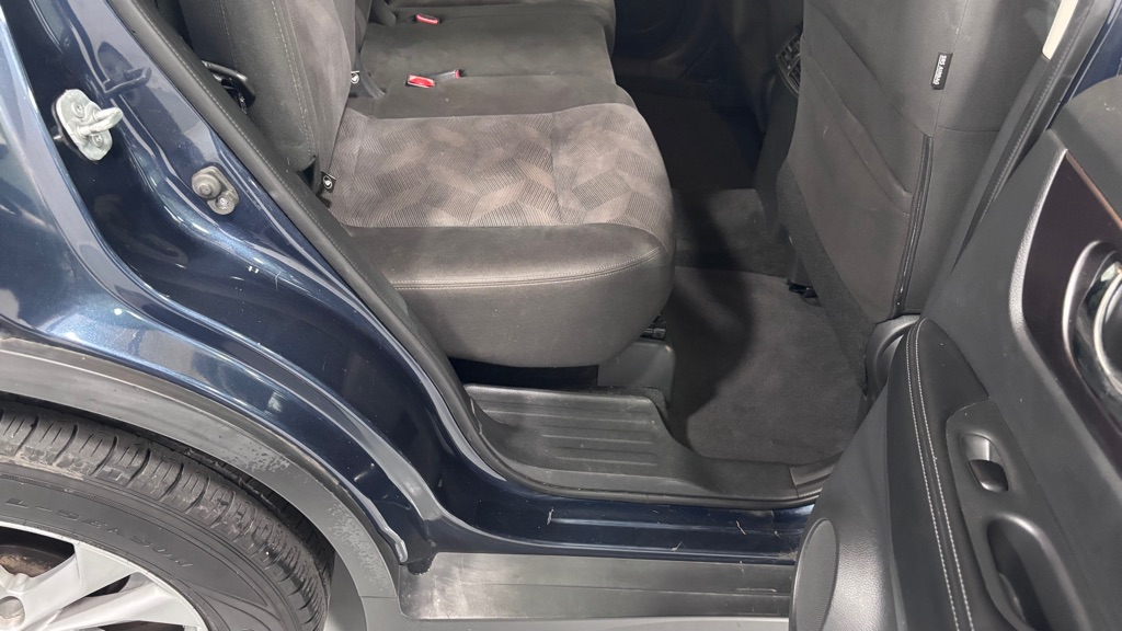 Photo 25 of this NISSAN ROGUE SV