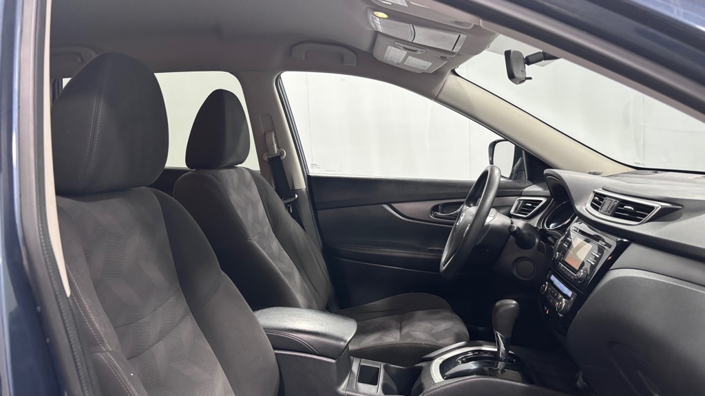 Photo 20 of this NISSAN ROGUE SV