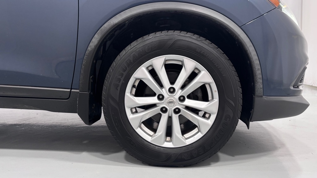 Photo 33 of this NISSAN ROGUE SV