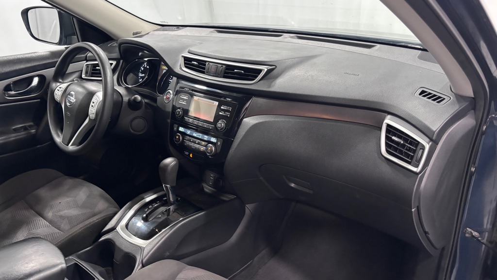 Photo 18 of this NISSAN ROGUE SV