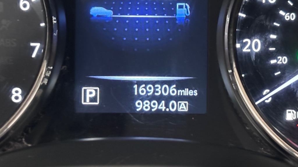 Photo 15 of this NISSAN ROGUE SV