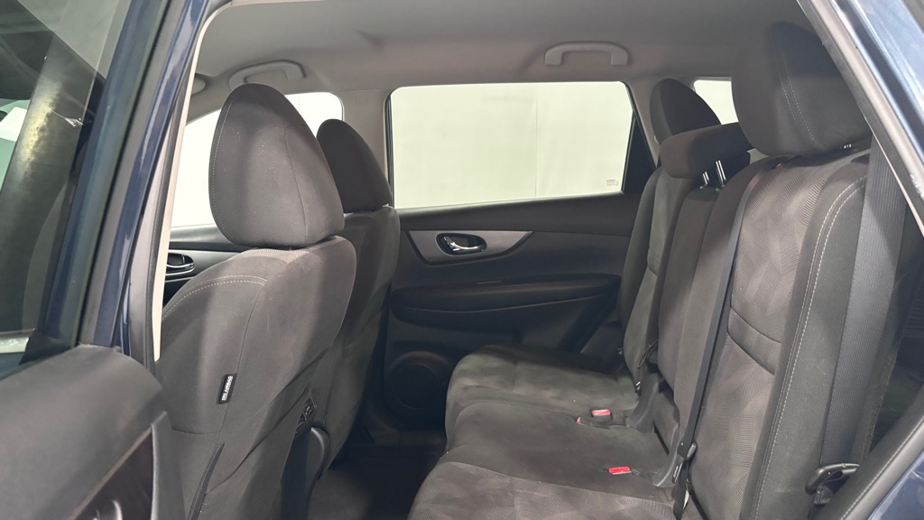 Photo 23 of this NISSAN ROGUE SV