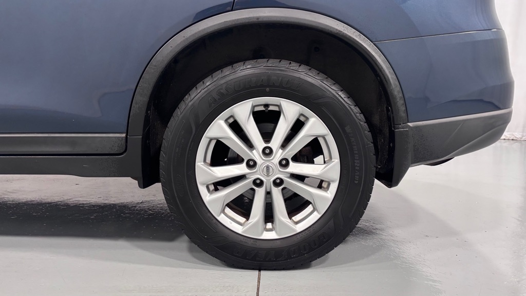 Photo 32 of this NISSAN ROGUE SV