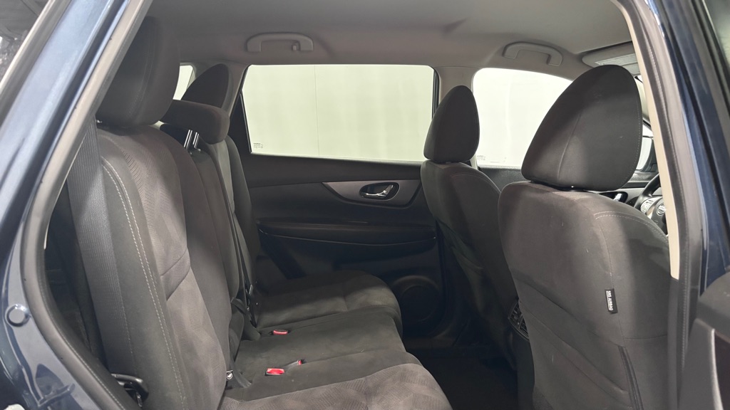 Photo 26 of this NISSAN ROGUE SV